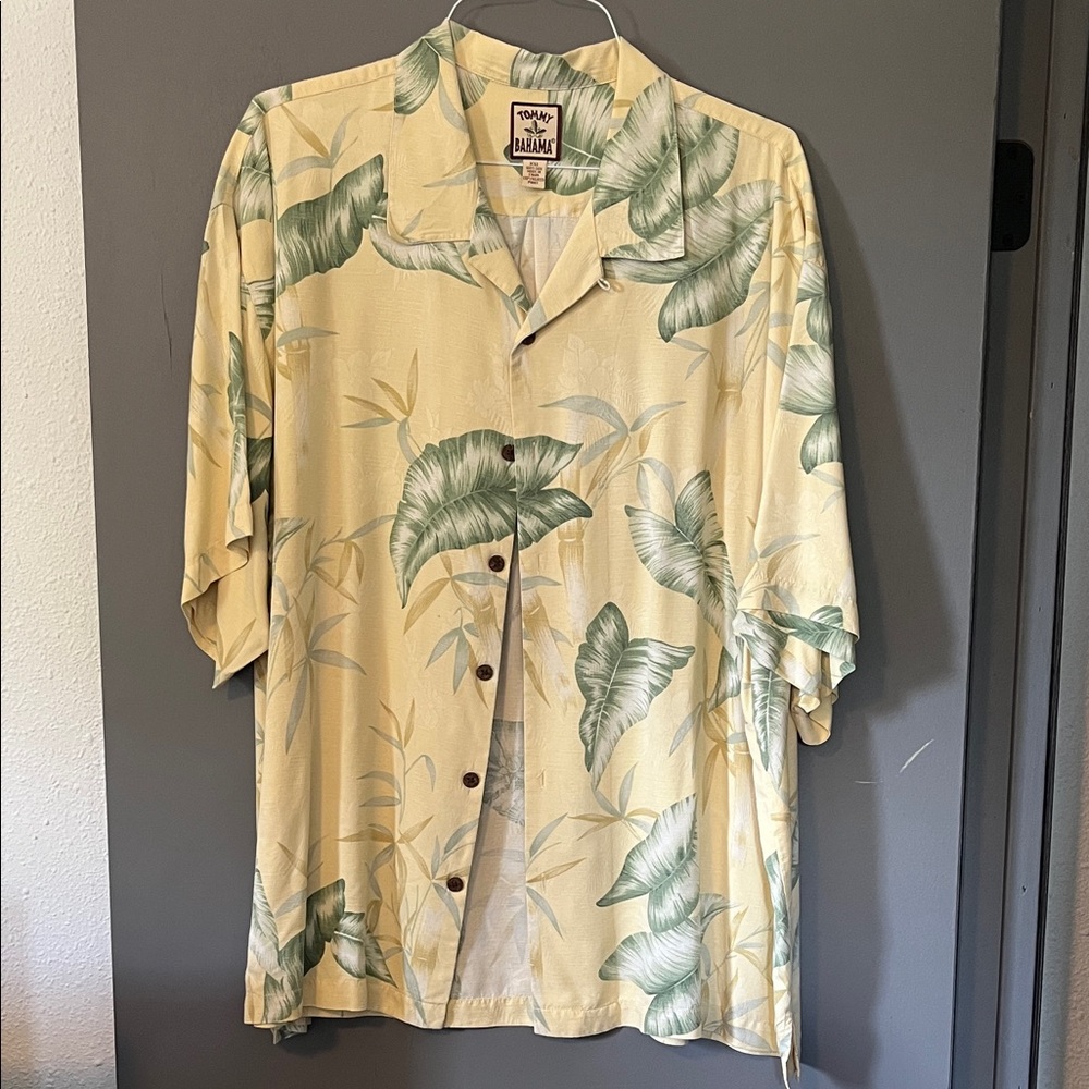 Tommy Bahama Men's Light Yellow and Green Leaf Print Shirt Jacket